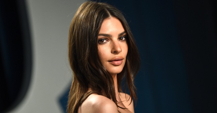  «Looks like an anorexic!» Emily Ratajkowski’s appearance in a mesh outfit in public disappointed fans