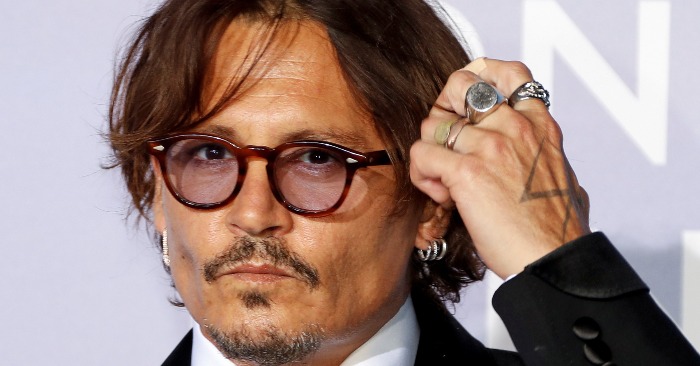  «Urgently he needs a dentist!» Johnny Depp’s fans noticed his yellow teeth and were disappointed