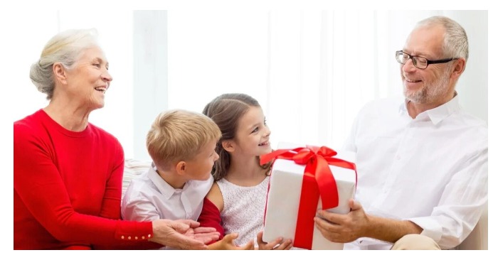 Grandparents break the family tradition, deprive their grandchildren of Christmas gifts and here is the reason why