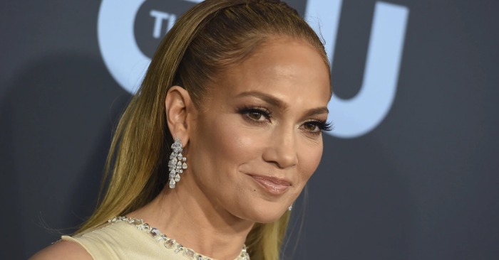  «Bigger hips, rolls of fat and no makeup!» Jennifer Lopez after a workout appears unrecognizable in the eyes of her fans