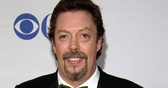  «With a distorted face and on a wheelchair!» This is what the stroke has done to Tim Curry