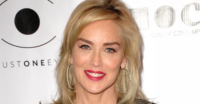  «With a headscarf and torn clothes!» Sharon Stone appears unrecognizable in the eyes of her fans after an «honest» selfie