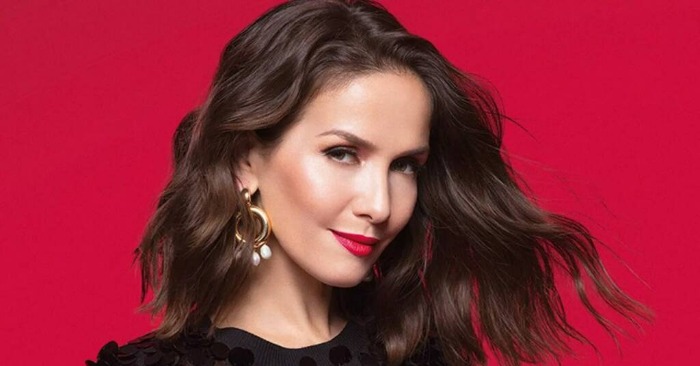  «Red lips and unbuttoned blazer» Natalia Oreiro is heating up social media with her provocative photo shoot