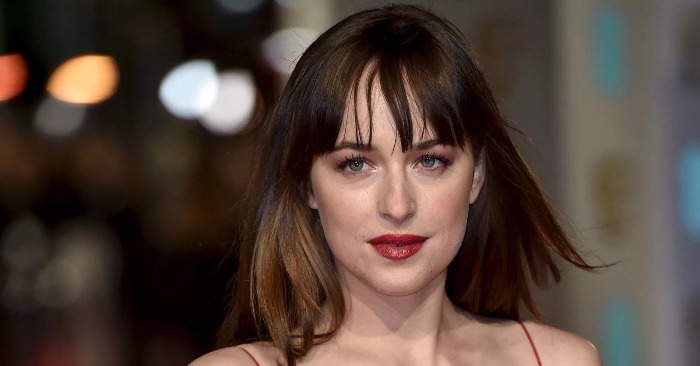  «All eyes on her!» Dakota Johnson rocks a form-fitting crystal corset and becomes the queen of the show