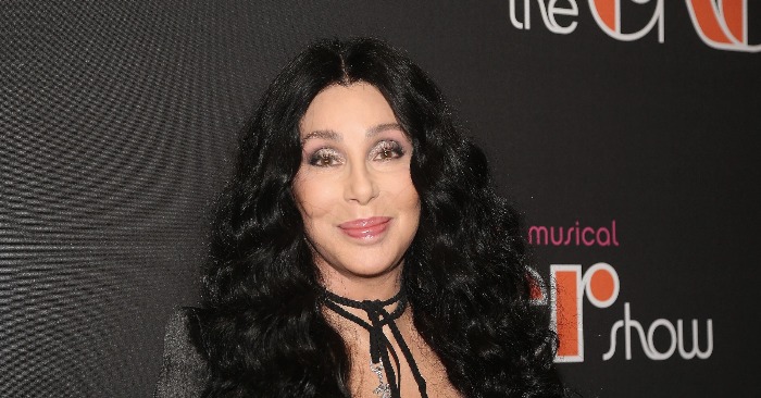  «This is how she fools her fans!»  Here is Cher without numerous cosmetic surgeries