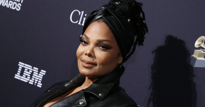  «Finally the baby’s face is visible!» This is what Janet Jackson’s little son looks like in random shots