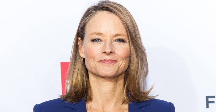  «It’s unclear whether this is son or daughter!» paparazzi photos of Jodie Foster with her son disappointed fans