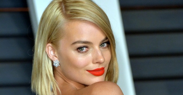  «No waist, a flat body!» The scandalous photos of Margot Robbie on a vacation came as a big disappointment