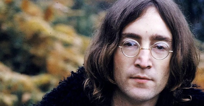  «On a wheelchair, in total black!» This is what happened to the woman who stole John Lennon’s heart