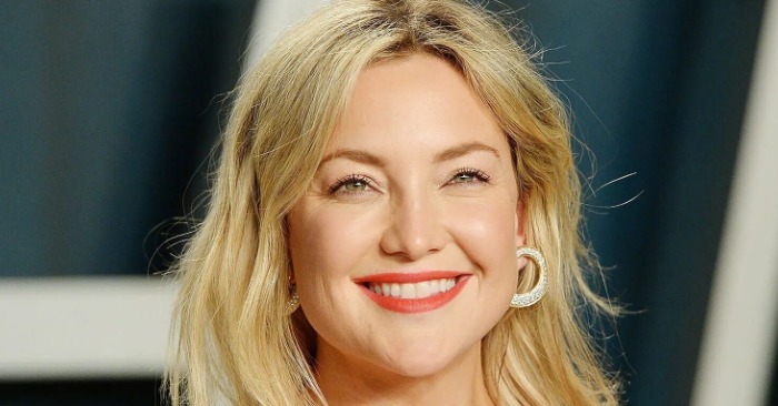  «In flip flops and with hair rollers!» Actress Kate Hudson’s recent outing stirs up controversy on social media