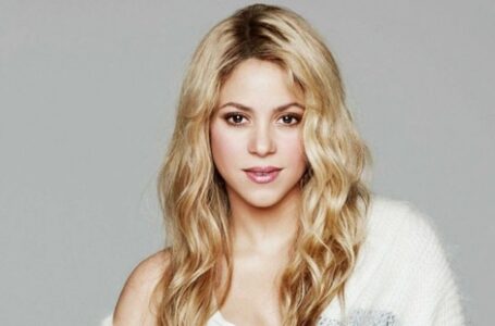 «Only a blind man could cheat on her!» Shakira starred in a spicy photoshoot with the «Emily in Paris» star and raised some questions