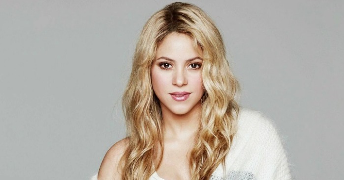  «Only a blind man could cheat on her!» Shakira starred in a spicy photoshoot with the «Emily in Paris» star and raised some questions