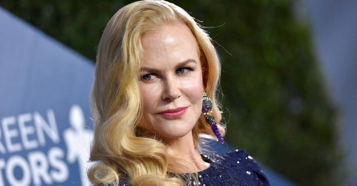  «Knitwear without underwear!» 56-year-old Nicole Kidman was captured during a walk in a revealing look