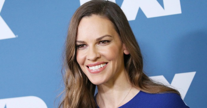  «The first photo with her twins!» Hilary Swank gets candid about late motherhood and shares heartwarming footage