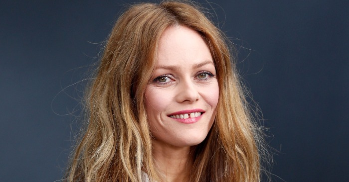  «Is she really a worldwide star?» Vanessa Paradis was captured in a swimsuit and upset fans
