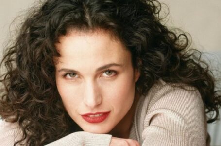 «An icon stays an icon even with gray hair!» Andie MacDowell abandons dyeing her hair and storms the network