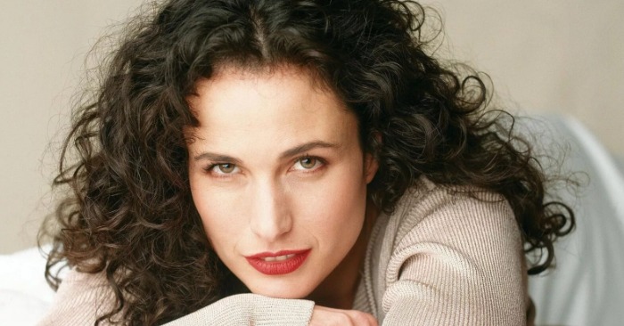  «An icon stays an icon even with gray hair!» Andie MacDowell abandons dyeing her hair and storms the network