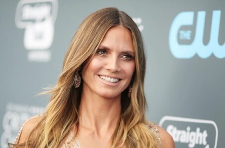 «Such a perfect body at 50? No way!» New vacation photos of Heidi Klum are heating up social media