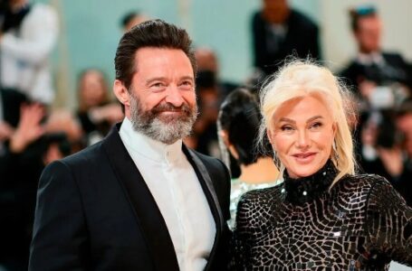 «Only a blind man could choose her!» The new scandalous photos of Hugh Jackman and his wife surface the network