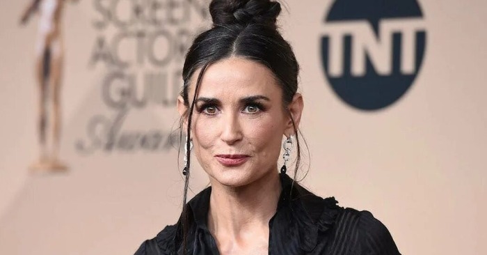  «It’s unfair how hot she looks at 60!» New vacation snapshots of Demi Moore are making headlines
