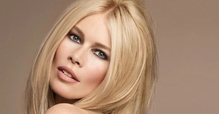  «Years have passed by her!» Claudia Schiffer makes her comeback to the Runway and blows up the network