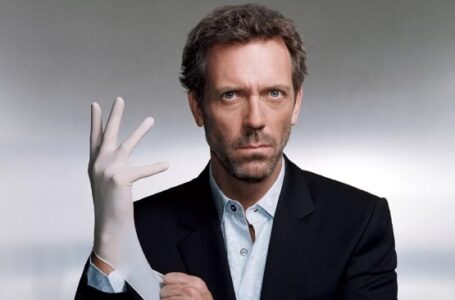 «Mistaken for a homeless man!» New scandalous photos of actor Hugh Laurie are surfacing the network