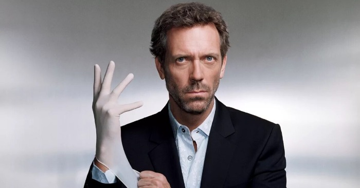  «Mistaken for a homeless man!» New scandalous photos of actor Hugh Laurie are surfacing the network