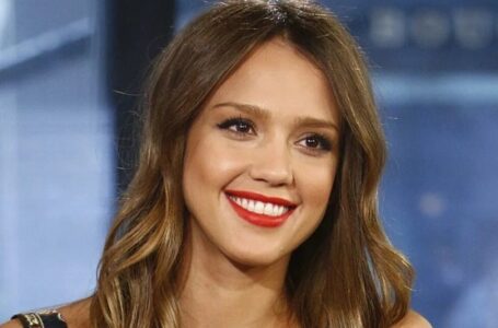 «Hanging belly, no elasticity!» New scandalous photos of Jessica Alba are surfacing the network