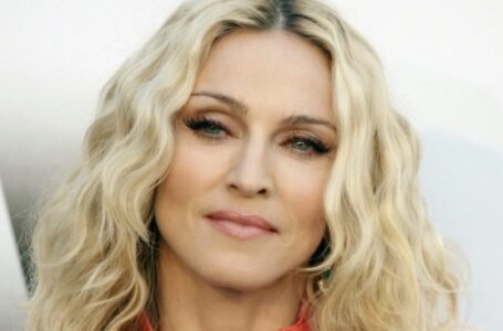 «A double chin, sagging skin and no eyebrows!» New sensational photos of Madonna surface the network