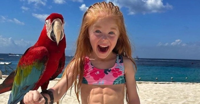  «The youngest bodybuilder in the world!» One 7-year-old girl showed her abs and blew up the network