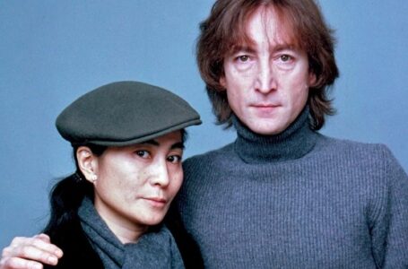 «One soul for two!» This is what happened to John Lennon’s widow years after the passing of the «Beatles» star