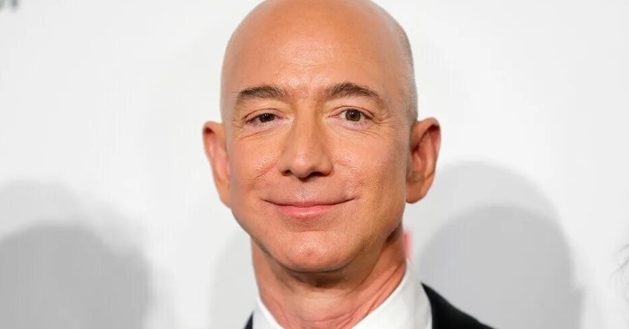  «She found money, he found a beautiful body!» Jeff Bezos showed his fiancée and now everyone calls him «a lucky man»