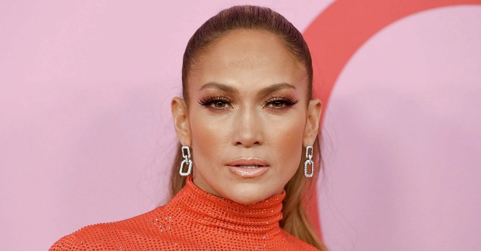  «With a messy bun and washed-off makeup!» Jennifer Lopez’s latest social media update is making headlines