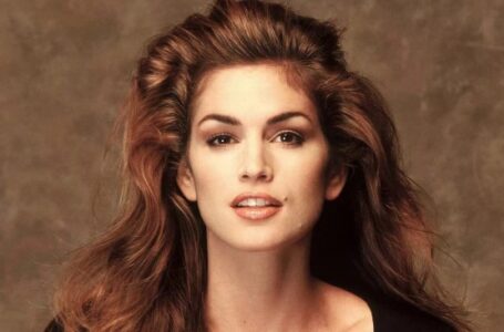 «Icons get old too!» This is how years have changed one of the most iconic supermodels Cindy Crawford