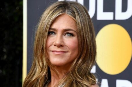 «She was very critical of me!» Jennifer Aniston details on her traumatic childhood and «sick» relationship with her mother