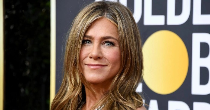  «She was very critical of me!» Jennifer Aniston details on her traumatic childhood and «sick» relationship with her mother