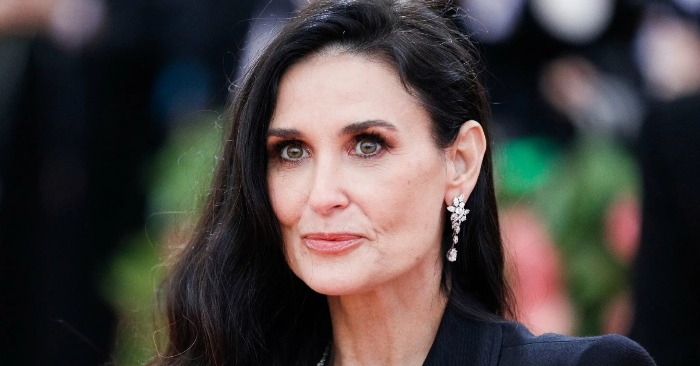  «Goodbye, long hair!» Demi Moore debuts her new image on the Red Carpet and stirs up controversy