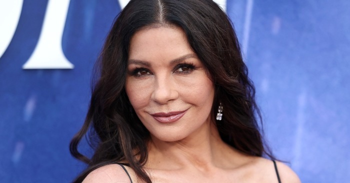  “Striking Beauty in the Making:” Zeta-Jones’s Daughter Stuns as She Grows Up