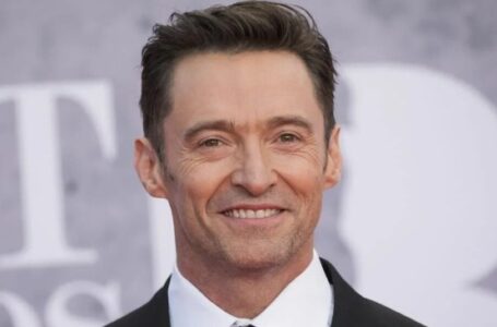 «Married women are not allowed to see this!» Shirtless Hugh Jackman is heating up social media with his provocative photo