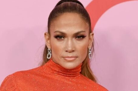 «Look what you lost, Affleck!» Jennifer Lopez drops jaws at the Film Festival in her «revenge» dress