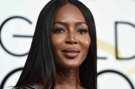 «It’s a crime to have a body like this at 54!» Naomi Campbell gets spotted in a bikini while vacationing