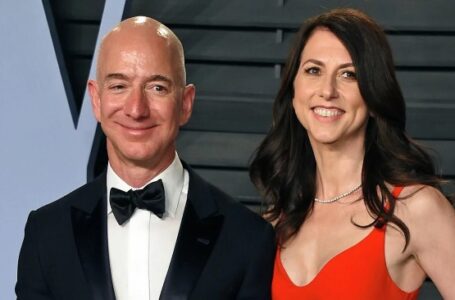 «Who was the home wrecker?» Jeff Bezos showed his new partner and everyone is saying the same thing