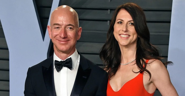  «Who was the home wrecker?» Jeff Bezos showed his new partner and everyone is saying the same thing