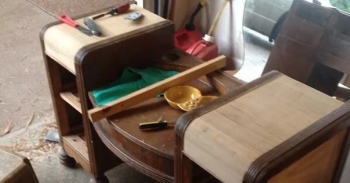  “From Vintage to Vogue:” How One Man Revamped a 1940s Vanity Table into a Modern Masterpiece