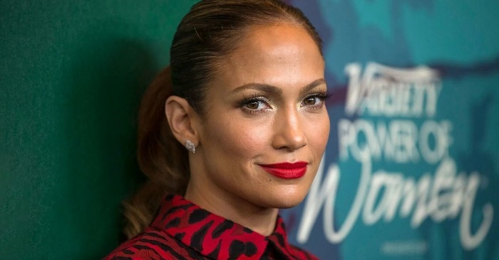  “Messy Hair and Visible Wrinkles”: Jennifer Lopez’s Candid Look Sparks Debate