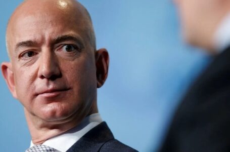 “How Can We Unsee This?”: Mixed Reactions to Scandalous Photos of Jeff Bezos’s Girlfriend