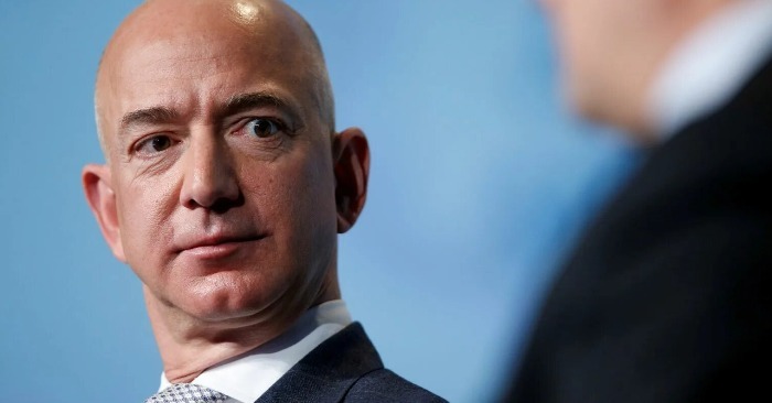  “How Can We Unsee This?”: Mixed Reactions to Scandalous Photos of Jeff Bezos’s Girlfriend